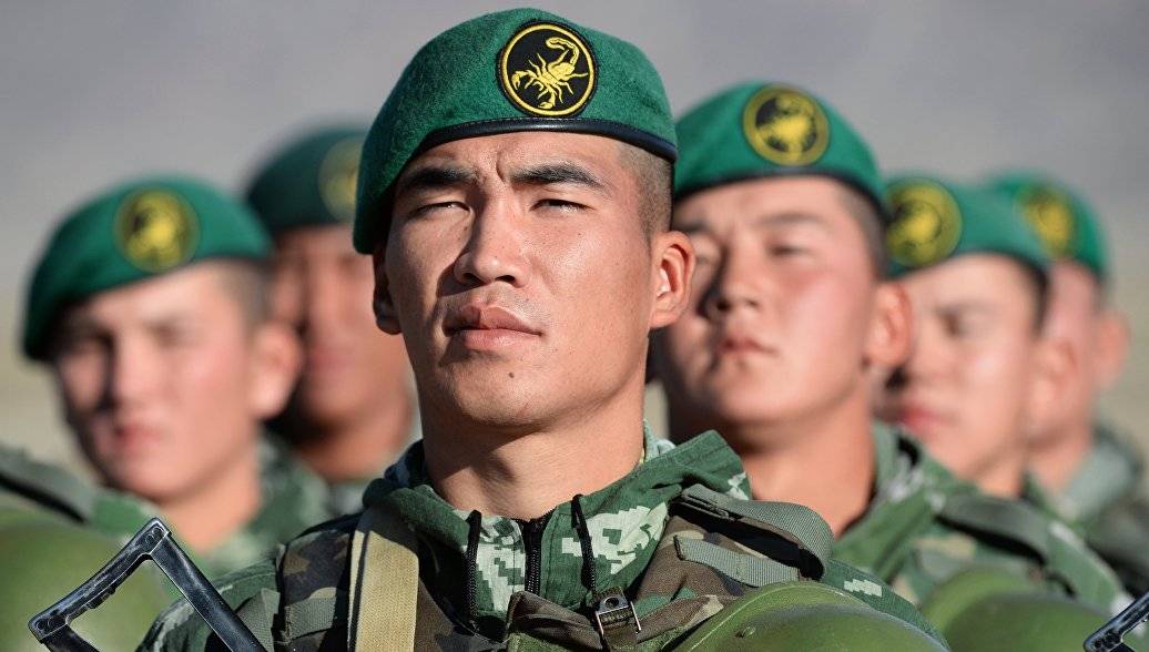 Киргизская армия. Солдаты Кыргызстана. Форма армии Киргизии. Кыргызский солдат.