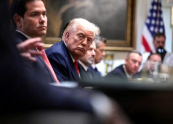 FILE PHOTO: U.S. President Donald Trump and Secretary of State Marco Rubio attend a cabinet meeting at the White House, in Washington, D.C., U.S., October 9, 2025. REUTERS/Evelyn Hockstein/File Photo
