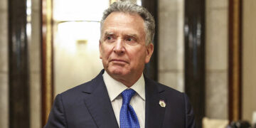 U.S. Middle East envoy Steve Witkoff walks to an interview after participating in a meeting with U.S. Secretary of State Marco Rubio, U.S. National Security Advisor Mike Waltz, Russian Foreign Minister Sergei Lavrov and Russian President Vladimir Putin's foreign policy advisor Yuri Ushakov, at Diriyah Palace, in Riyadh, Saudi Arabia, Tuesday, Feb. 18, 2025. (Evelyn Hockstein/Pool Photo via AP)

Саудовская Аравия. Эр-Рияд. Специальный посланник президента США по Ближнему Востоку Стив Уиткофф после встречи с главой МИД РФ Сергеем Лавровым и помощником президента РФ по внешней политике Юрием Ушаковым. AP/TASS