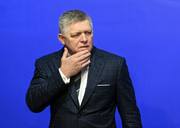 epa12731939 Slovakia's Prime Minister Robert Fico (L) gestures next to Lithuania's President Gitanas Nauseda (R) during a working session as part of the Informal EU Leaders' Retreat at the Alden Biesen Castle, central Belgium, 12 February 2026.  EPA/NICOLAS TUCAT / POOL